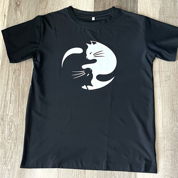 Tops - New Yin-Yang Black White Cat Graphic Tee Shirt Women Size MED (6)